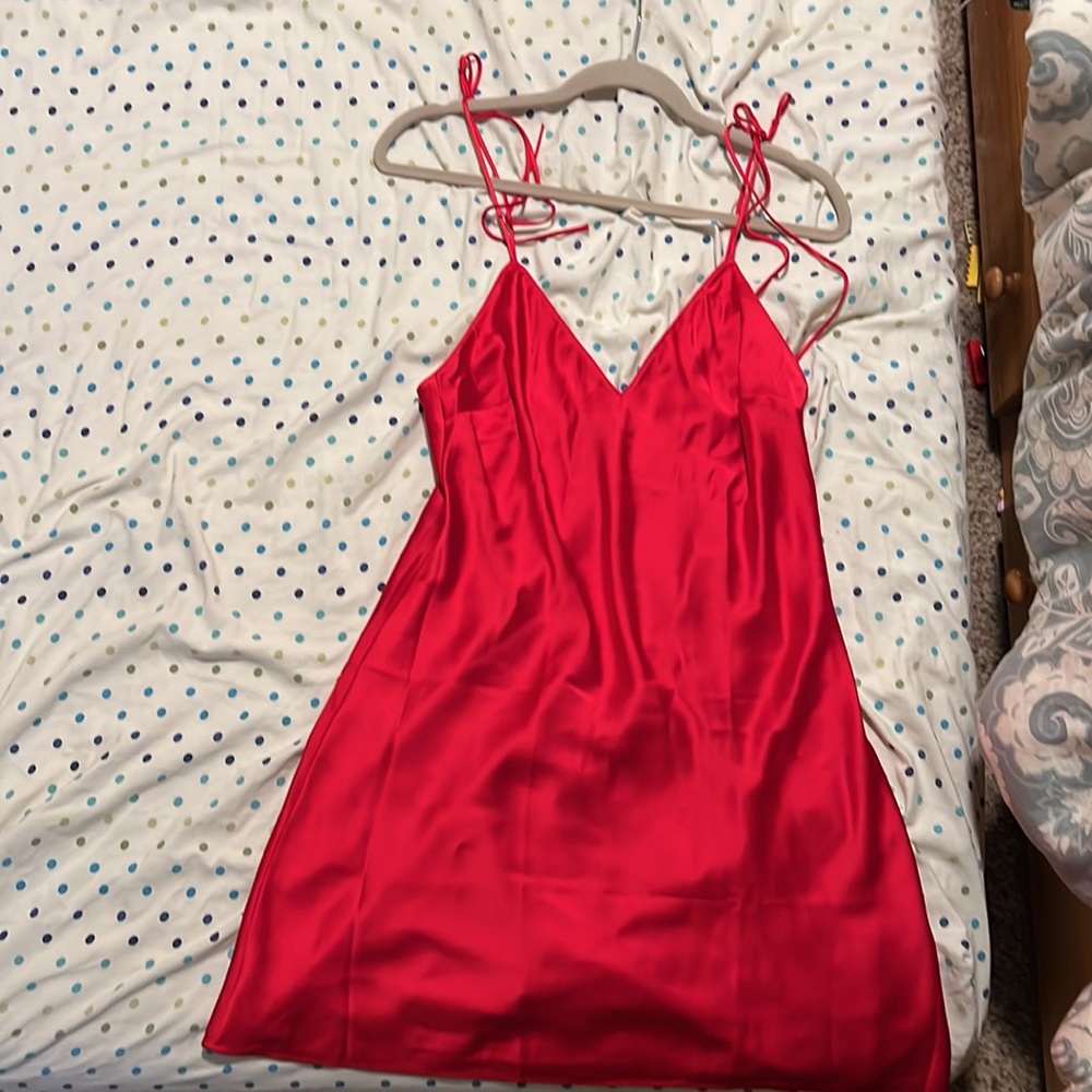 Red VS nightie